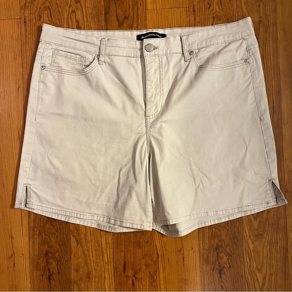 Bandolino Amalia Size 18 Tan Shorts, Excellent Condition
